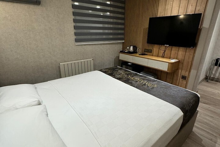 Room 12 of 36