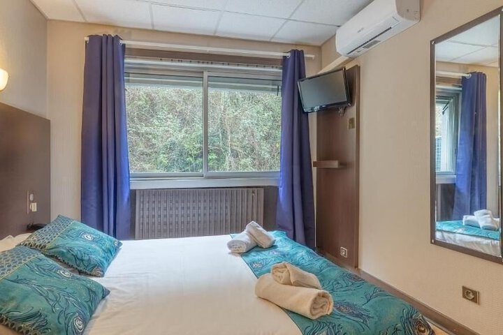 Room 11 of 20