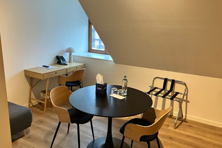 Room 42 of 65