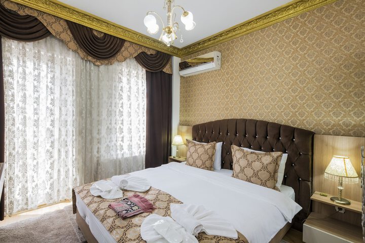 Room 12 of 80