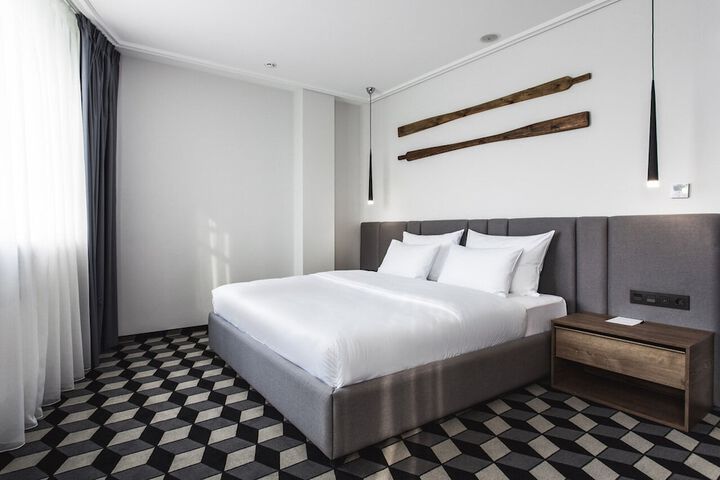 Room 10 of 67