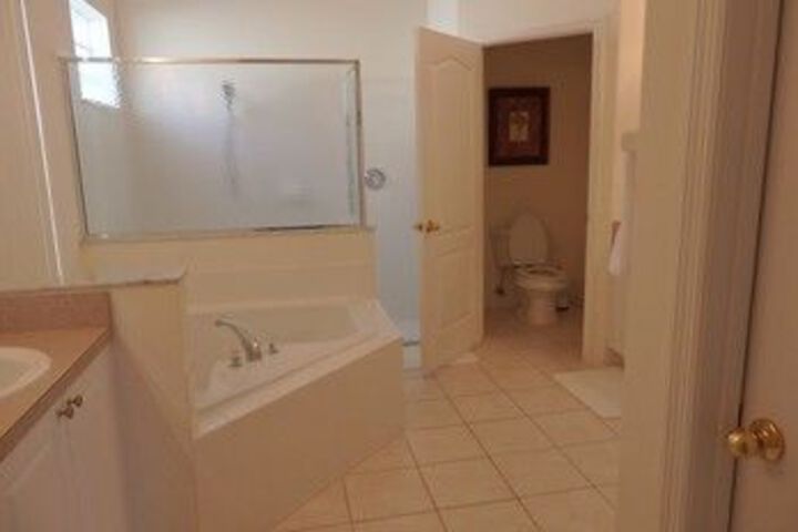 Room 3 of 32