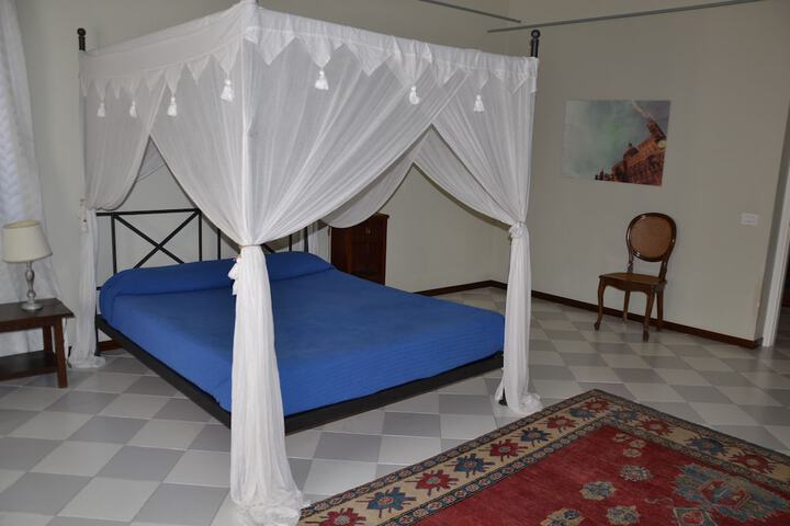 Room 4 of 11