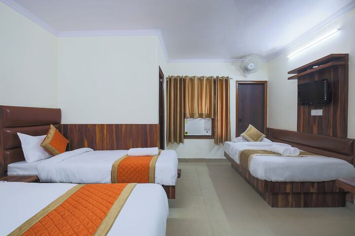 Room 25 of 33