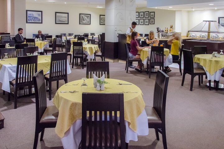 Dining 45 of 78