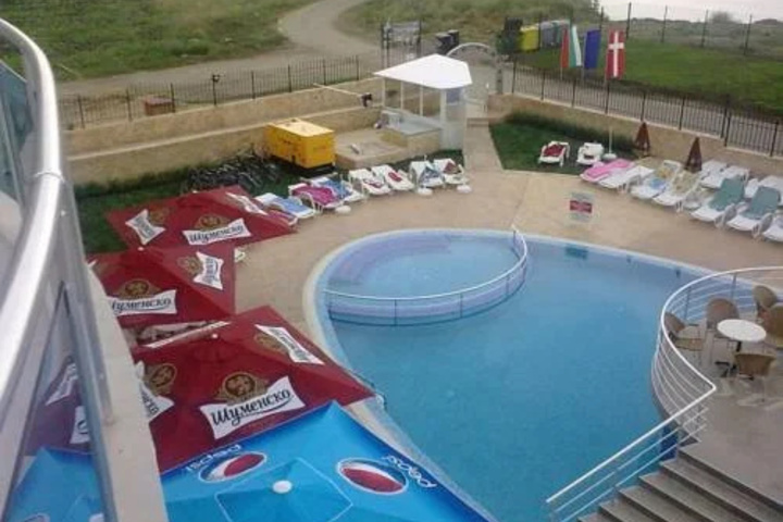 Pool 18 of 28