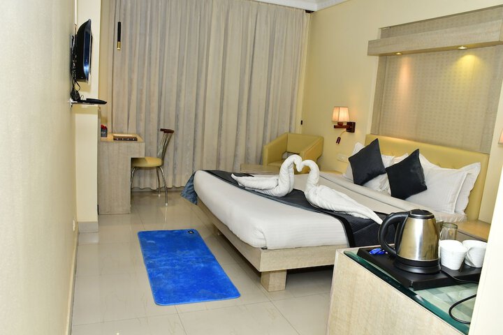 Room 14 of 33
