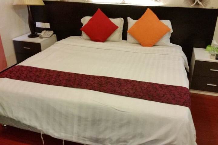 Room 8 of 35