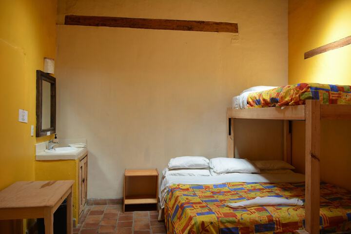 Room 4 of 127