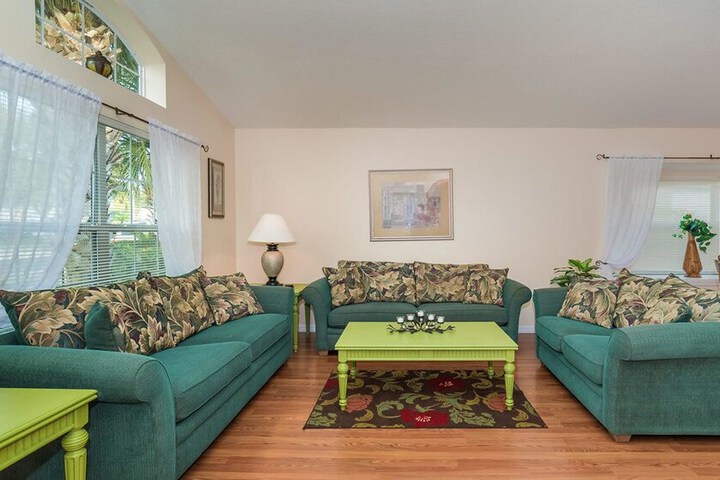 Villa 2657 Emerald Island Blvd Emerald Island in Kissimmee, FL