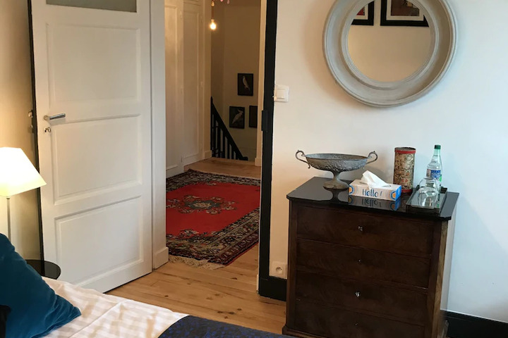 Room 6 of 9
