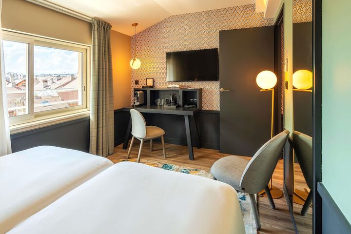 Room 15 of 111