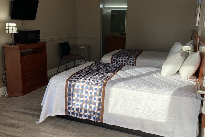 Room 6 of 17