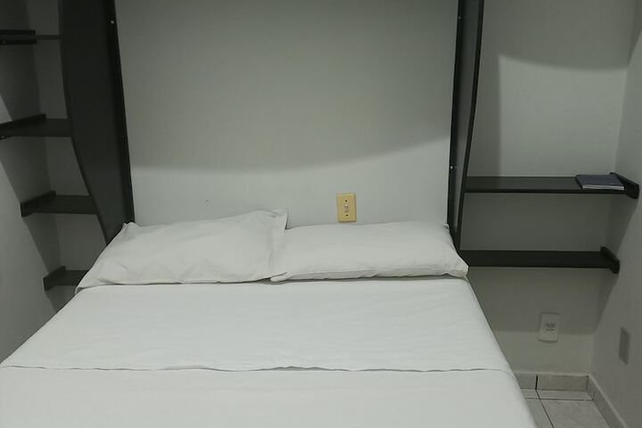 Room 5 of 10