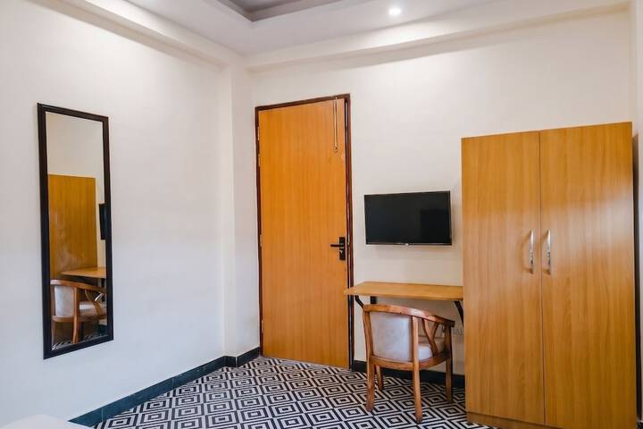 Room 12 of 27