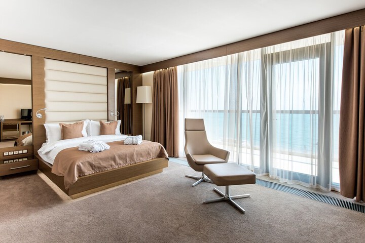 Room 8 of 44