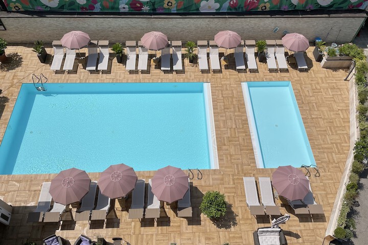 Hotel Pool