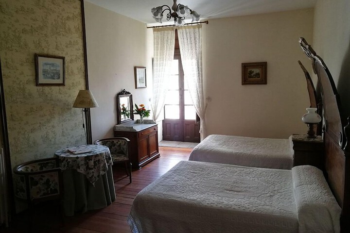 Room 3 of 48