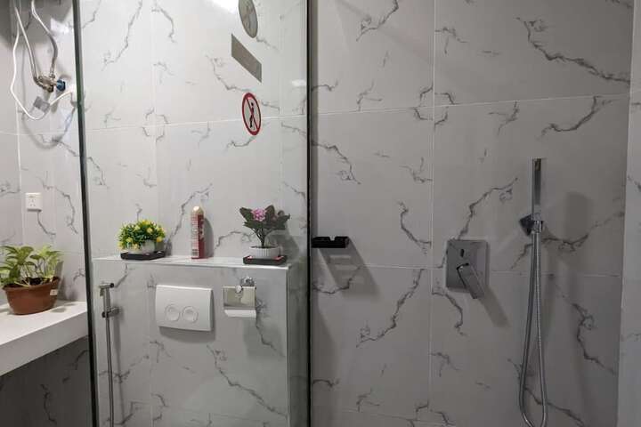 Room 13 of 38