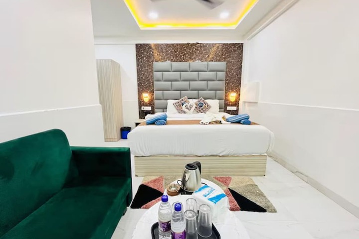 Room 1 of 24