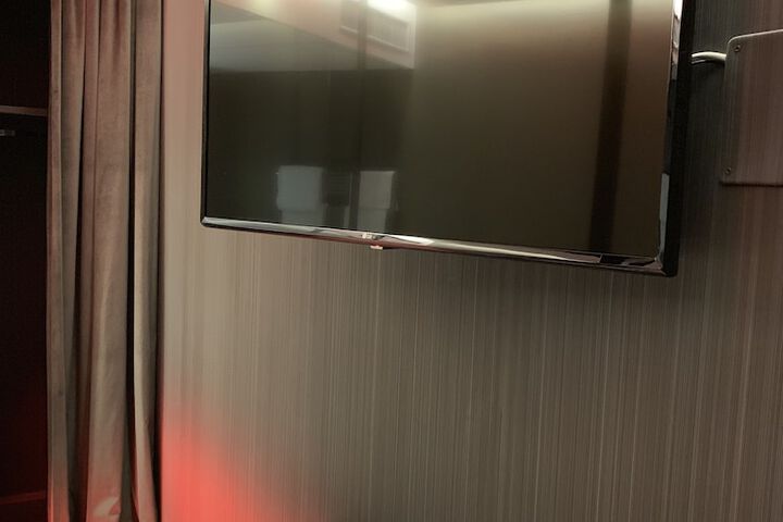 Room 10 of 32