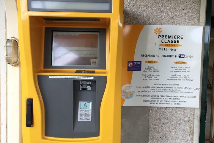 Check-in/check-out kiosk