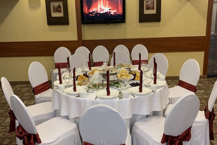 Ballroom/Hall 94 of 112