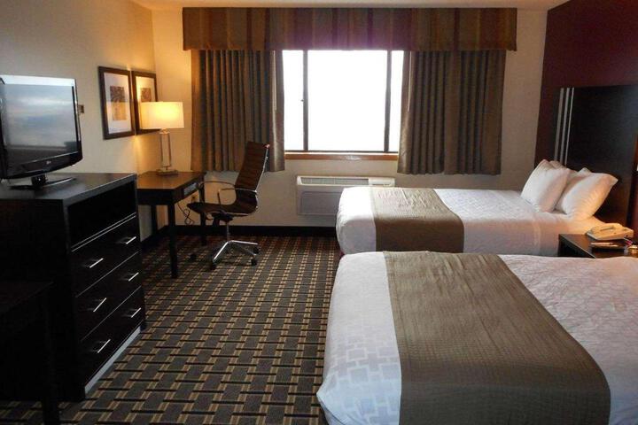 2 Queen Beds (23 of 31)