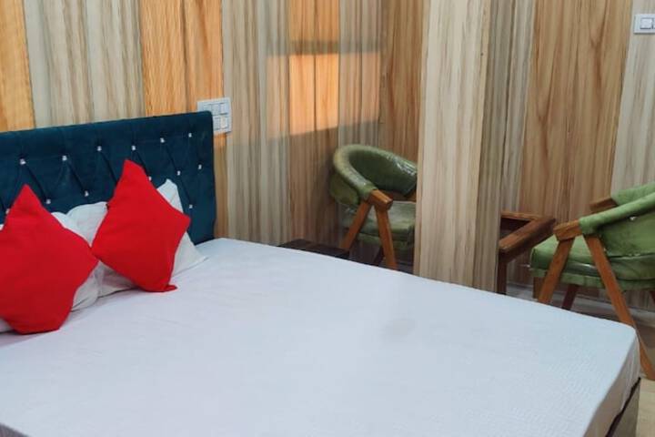 Room 13 of 20