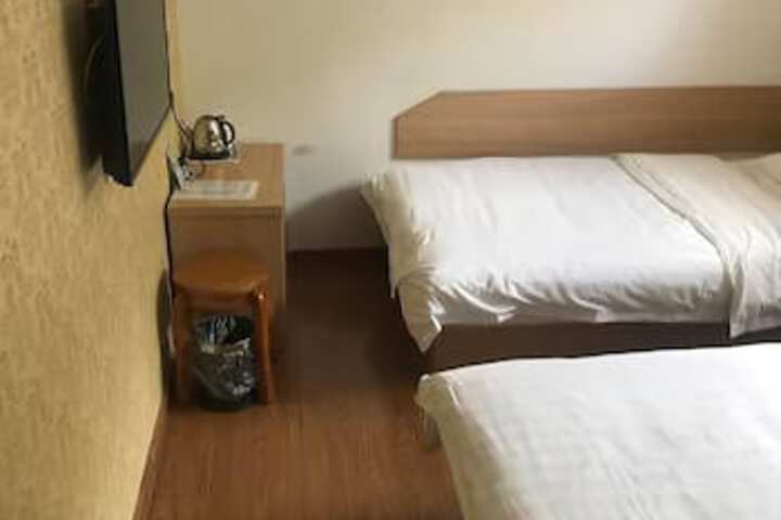 Room 14 of 24