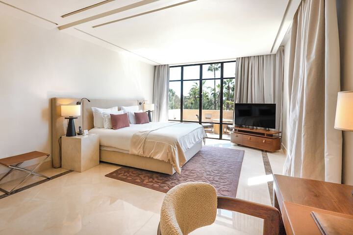 Room 40 of 152