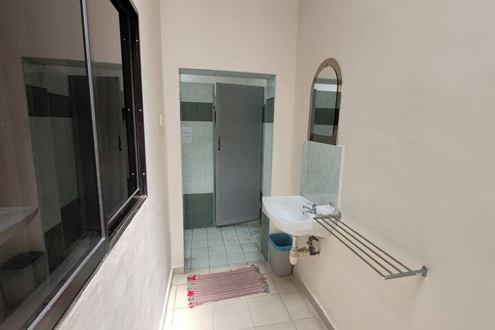 Room 15 of 68