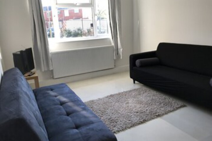 Room 5 of 8