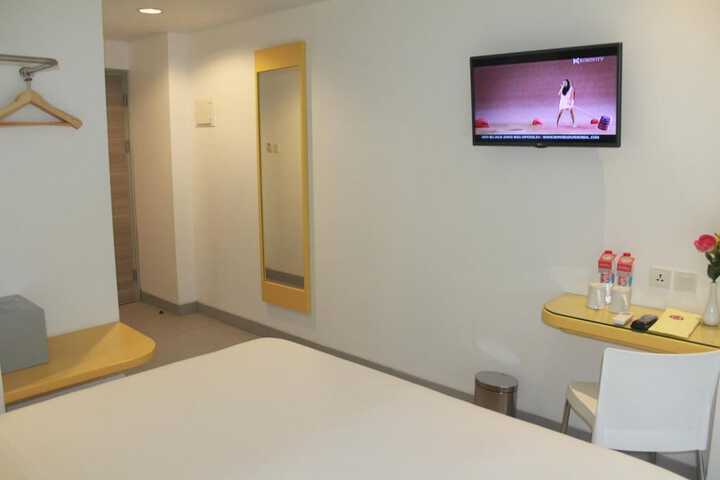 Room 10 of 39