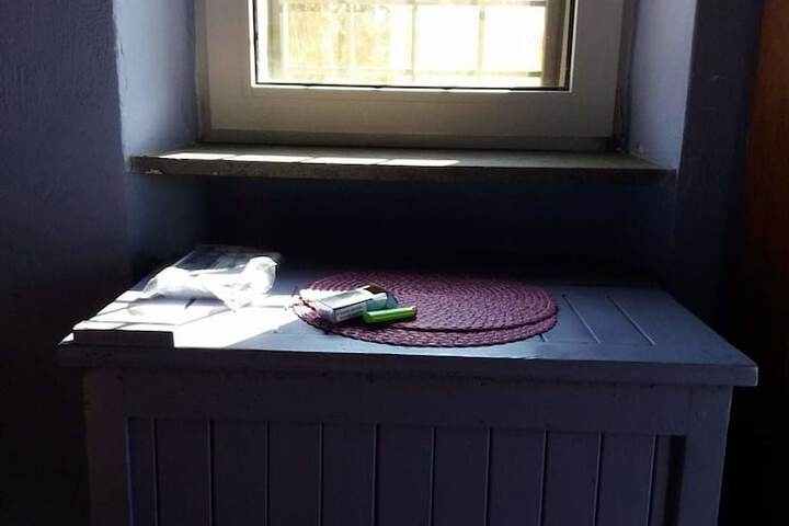 Room 2 of 2