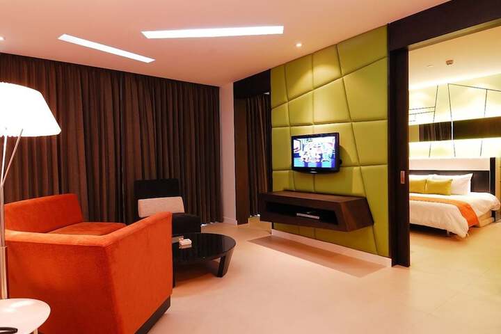 Room 84 of 168