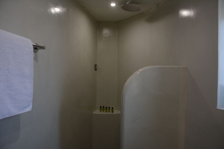 Room 7 of 18