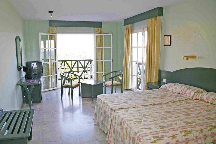 Room 6 of 27