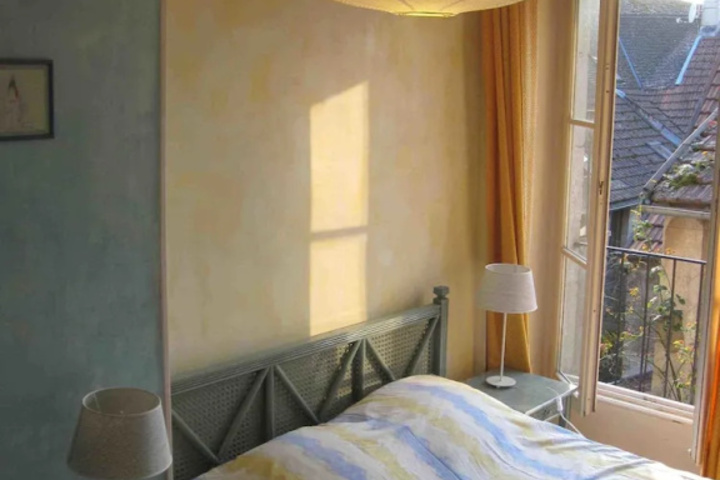 Room 6 of 10