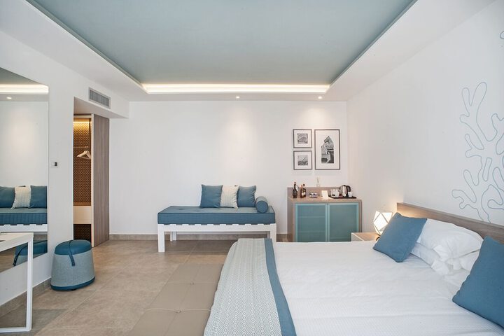 Room 18 of 74