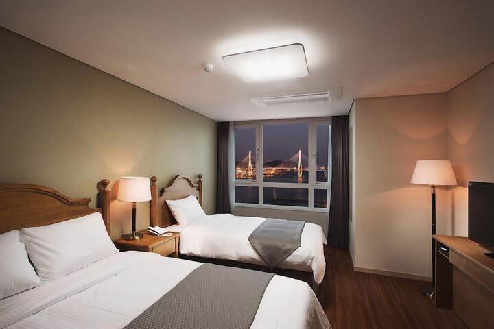 Room 16 of 72