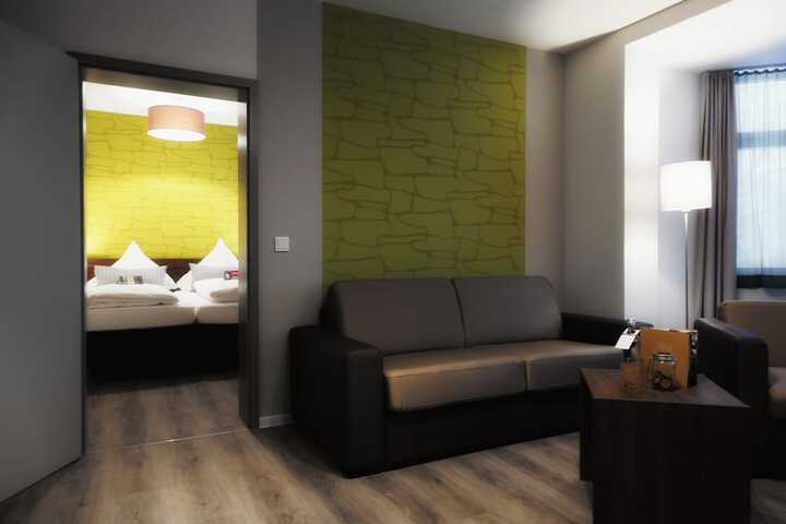 Room 28 of 69