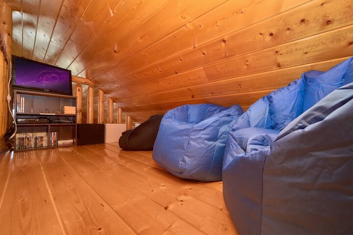 Room 8 of 25