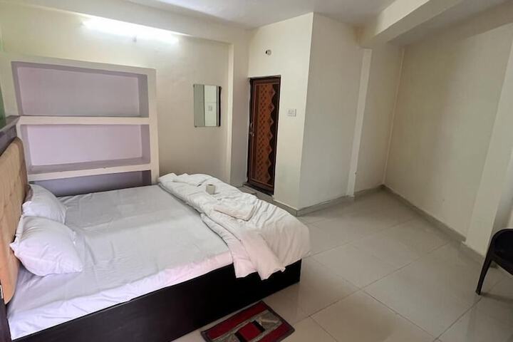 Room 4 of 15