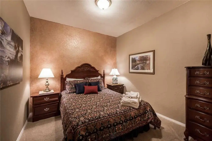 Room 5 of 17