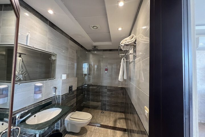Room 26 of 49