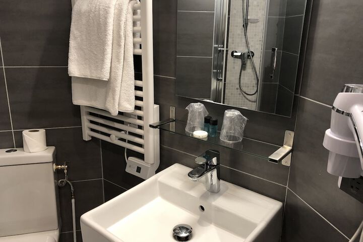 Room 21 of 37