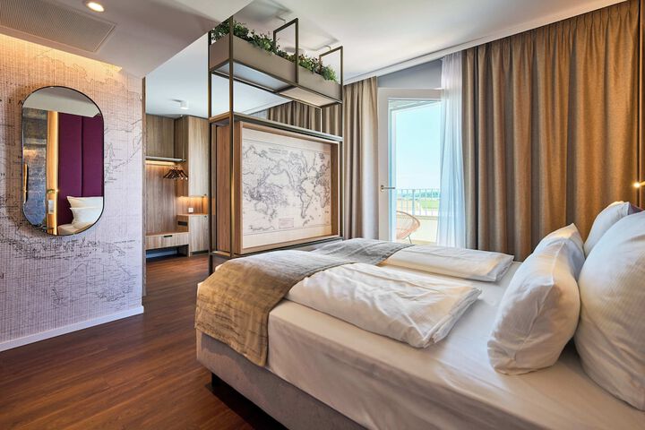 Room 9 of 33