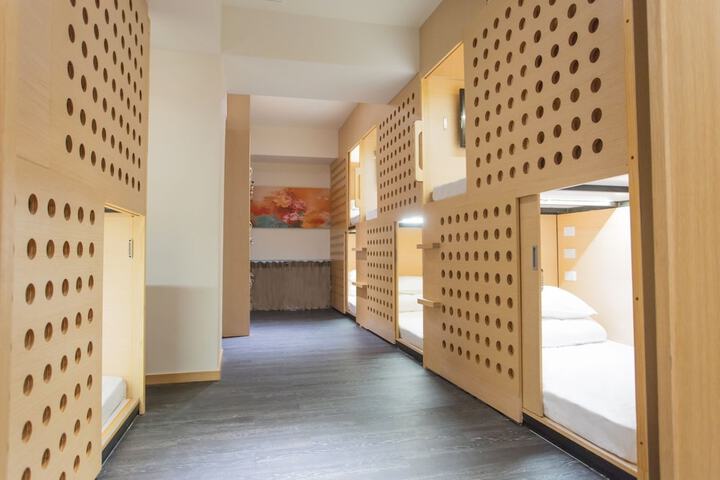 Room 17 of 42