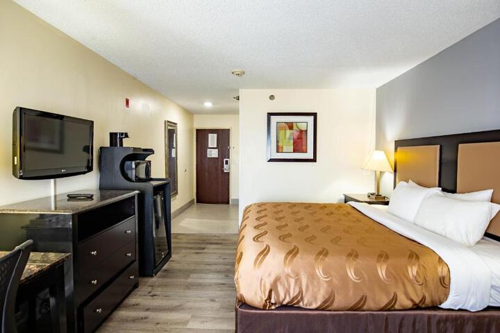 1 King Bed (1 of 9)